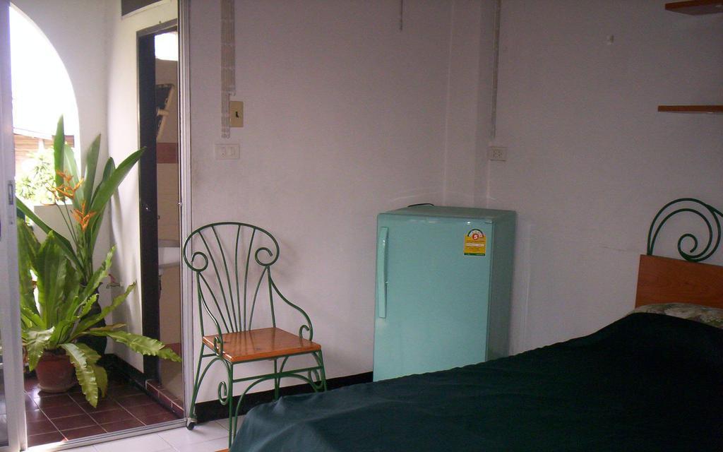 Baankhunmae Apartment Bangkok Esterno foto