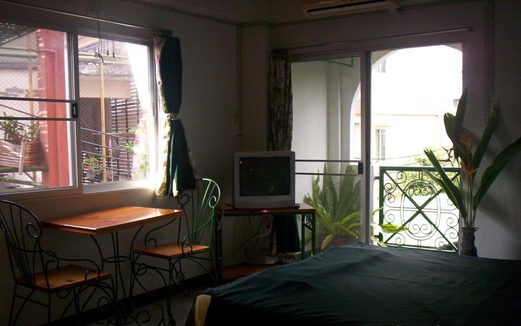 Baankhunmae Apartment Bangkok Esterno foto